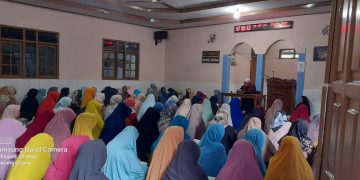 Jemaah Masjid Jami Baitussalam Antusias Mendengarkan Tausyiah KH. Iim Abdul Karim