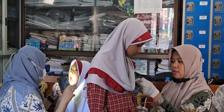 Puskesmas Cisaat Gelar Imunisasi MR, HPV dan Periksa Gigi di MI Baitussalam Cisaat