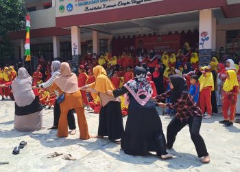 Wali Murid TKQ, MI Baitussalam Antusias Ikut Memeriahkan HUT RI Ke 79
