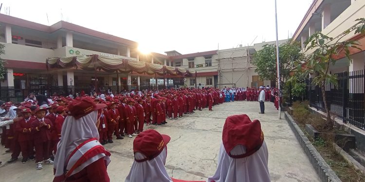 PaudQu dan MI Baitussalam Bentuk Karakter Siswa Melalui Upacara Bendera