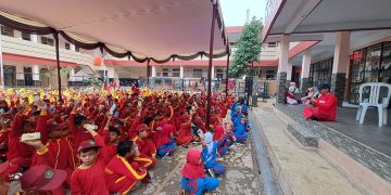 PaudQu dan MI Baitussalam Laksanakan Program UKS/M, Minum Susu Bersama