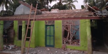 Innalillahi, Rumah Guru Ngaji di Tegalbuleud Ambruk, 4 Santri Selamat