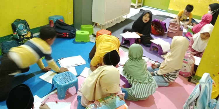 Tahfidz Al-Qur’an Fathiyyah Zahra Abdul Karim Cisaat Tingkatkan KBM Calistung