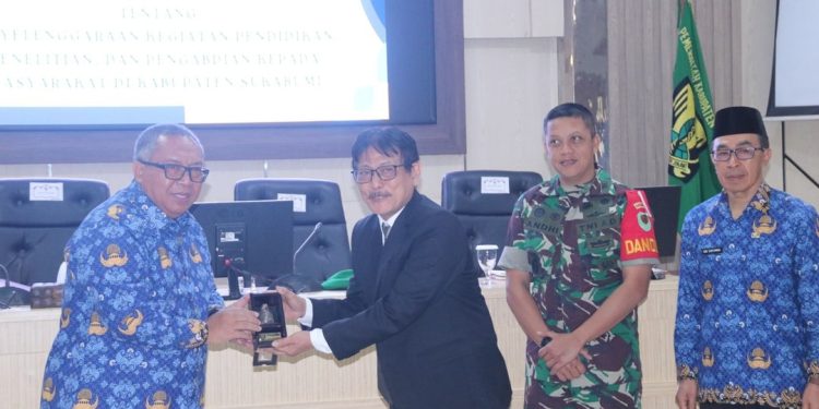 Bupati Sukabumi Terima Penghargaan dari Pusat dan Provinsi