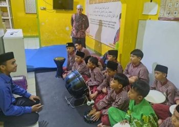 Tahfidz Al-Qur’an Fathiyyah Zahra Abdul Karim Cisaat Buka Ekstrakurikuler Hadroh