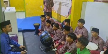 Tahfidz Al-Qur’an Fathiyyah Zahra Abdul Karim Cisaat Buka Ekstrakurikuler Hadroh