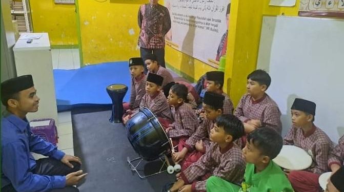 Tahfidz Al-Qur’an Fathiyyah Zahra Abdul Karim Cisaat Buka Ekstrakurikuler Hadroh