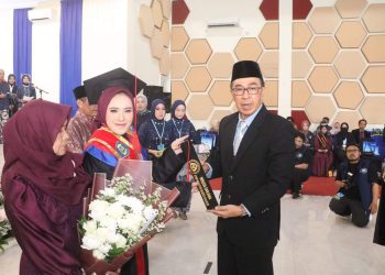 Wisuda STISIP Widyapuri Mandiri, Sekda: Ingat Kualifikasi, Kompetensi, Prilaku dan Doa Orang Tua