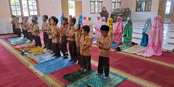 PaudQu Baitussalam Cisaat Praktek Shalat Berjamaah