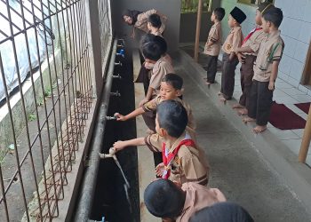 PaudQu Baitussalam Ajarkan Siswa Praktek Wudhu