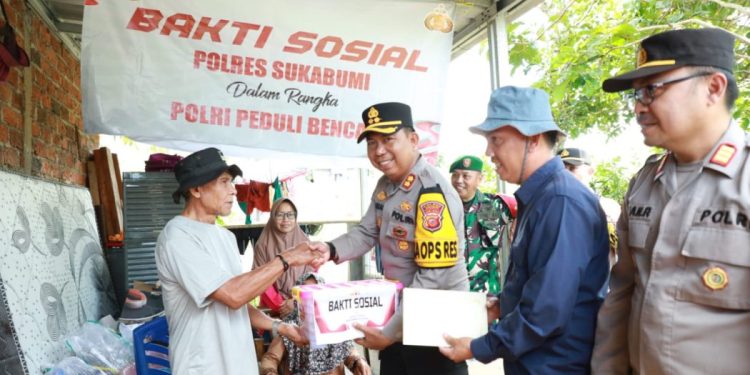 Tinjau Korban Longsor Kapolres Berikan Bantuan Sosial di Nagrak
