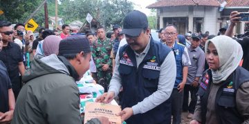 Mensos RI Tinjau dan Berikan Bantuan Korban Longsor di Sukabumi