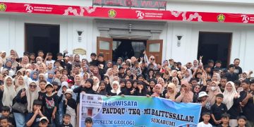 MI Baitussalam Gelar Outing Class, Museum Geologi Bandung