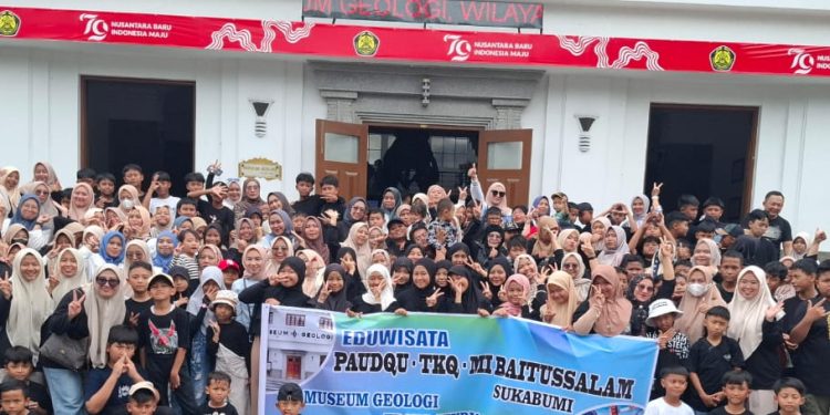 MI Baitussalam Gelar Outing Class, Museum Geologi Bandung