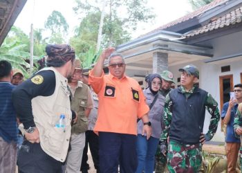 Bupati Didampingi Dandim Tinjau Lokasi Pergerakan Tanah di Gunungkaramat Cisolok