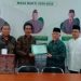 Kepala Kemenag Kab. Sukabumi Serahkan Piagam Penghargaan dan Cindramata