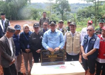 Pj Walikota Lakukan Peletakan Batu Pertama Masjid Sekaligus Beri Bantuan Korban Bencana Alam Sukabumi