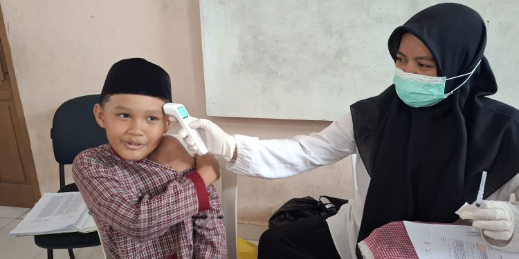 Puskesmas Cisaat Gelar BIAS di MI Baitussalam