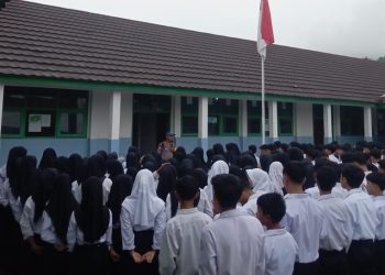 “Police Goes to School” Polsek Cibadak Disambut Antusias Pelajar