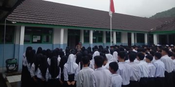“Police Goes to School” Polsek Cibadak Disambut Antusias Pelajar