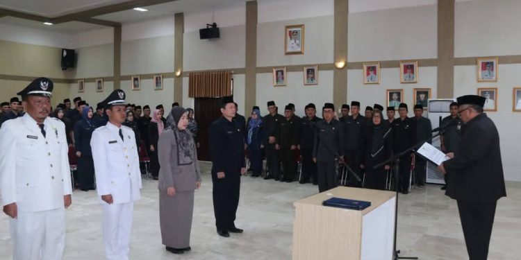 Bupati Lantik Puluhan Pejabat Administrator dan Pengawas Awal Tahun 2025
