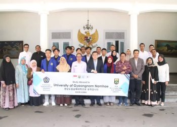 7 Penerima Beasiswa University Korea Selatan Dilepas Sekda di Pendopo Sukabumi