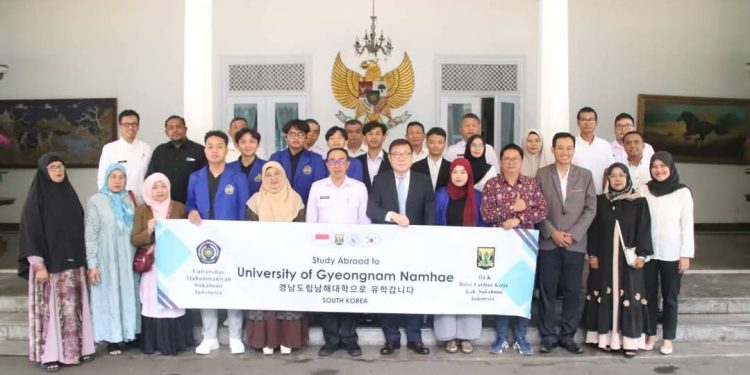 7 Penerima Beasiswa University Korea Selatan Dilepas Sekda di Pendopo Sukabumi