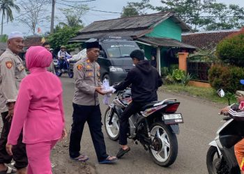 Ramadan Berkah, Polsek Purabaya Berbagi Takjil
