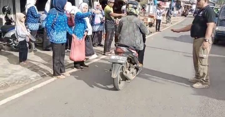 Ramadhan Berkah, PGRI Jampangkulon Berbagi Ribuan Paket Takjil