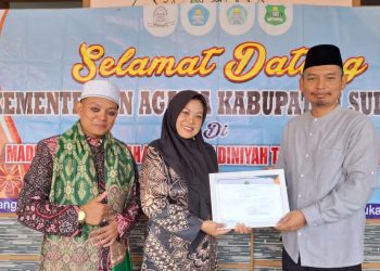 Pembina UKS MI Baitussalam Cisaat, Raih Penghargaan Kemenag Kabupaten Sukabumi