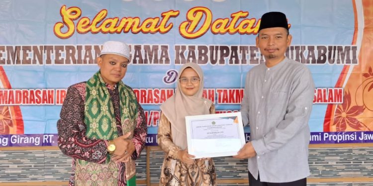 Operator Teraktif MI Baitussalam Raih Penghargaan Kemenag Kab Sukabumi