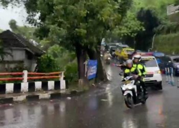 Aksi Satlantas Kawal Ambulans Selamatkan Pasien Situasi Darurat