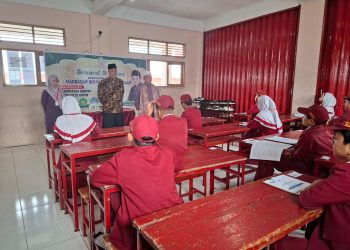 Ketua KKMI Kecamatan Cisaat Monitoring Asesmen Madrasah MI Baitussalam