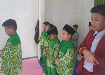 Belajar Bersama Shalat Ashar di Fathiyyah Zahra Abdul Karim Cisaat