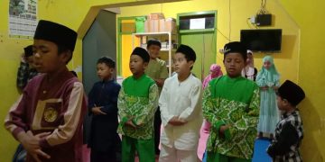 Shalat Ashar Berjamaah Siswa Tahfidz Al-Qur’an Fathiyyah Zahra Cisaat