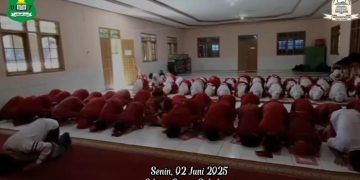 Usai Pengumuman Kelulusan, Murid MI Baitussalam Gelar Sujud Syukur