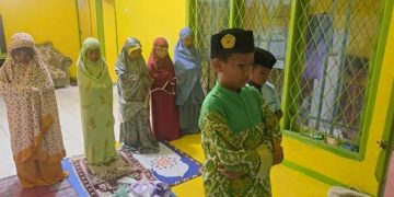 Sholat Ashar Berjamaah di Tahfidz Qur’an Fathiyyah Zahra Cisaat