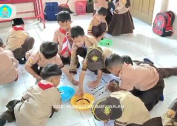 Keseruan Pra Menulis dengan ‘Finger Painting’ Siswa PaudQu Baitussalam