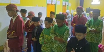 Anak-anak Membanggakan di Tahfidz Fathiyyah Zahra, Sholat Ashar Berjamaah