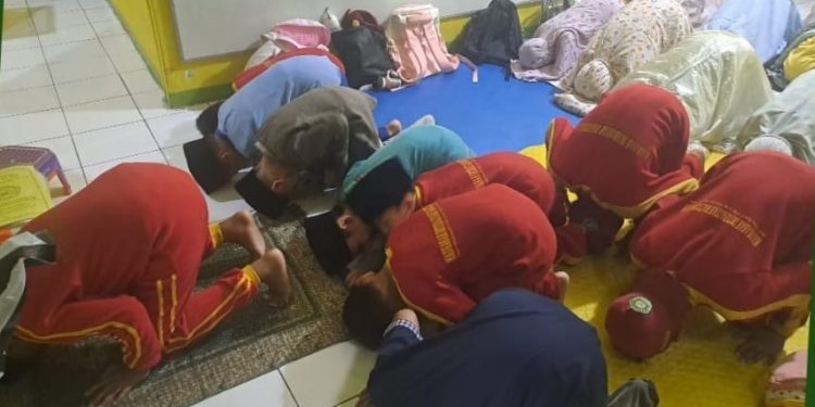 Gerakan Sholat Ashar Berjamaah di Tahfidz Quran Fathiyyah Zahra