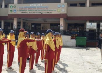 Tim Paskibra MI Baitussalam Asah Kemampuan Jelang Lomba