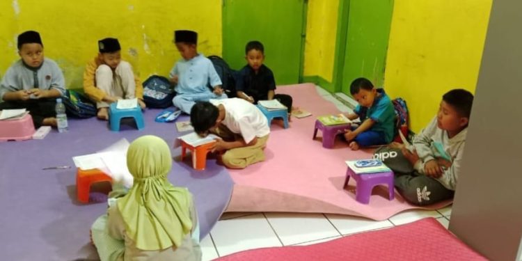 Mengintip Jumat Calistung di Tahfidz Fathiyyah Zahra