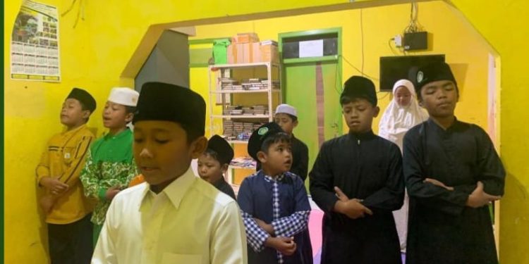 Tahfidz Quran Fathiyyah Zahra Membiasakan Sholat Dhuha