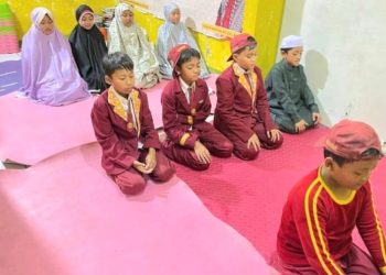 Thfidz Al-Quran Fathiyyah Zahra Utamakan Sholat Ashar Berjamaah