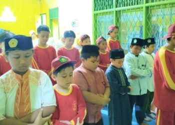 Santri Tahfidz Fathiyyah Zahra Utamakan Sholat Ashar Berjamaah