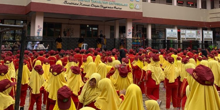 Senam Sehat Rutin MI Baitussalam Cisaat, Meriah