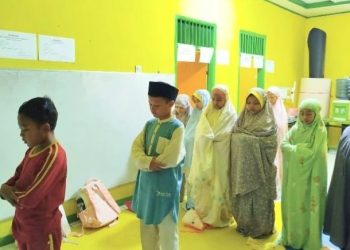 Melalui Sholat Berjamaah Pertebal Pondasi Santri Tahfidz Al-Quran Fathiyyah Zahra