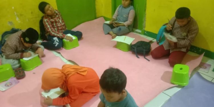 Jumat Pintar dengan Calistung di Tahfidz Al-Quran Fathiyyah Zahra