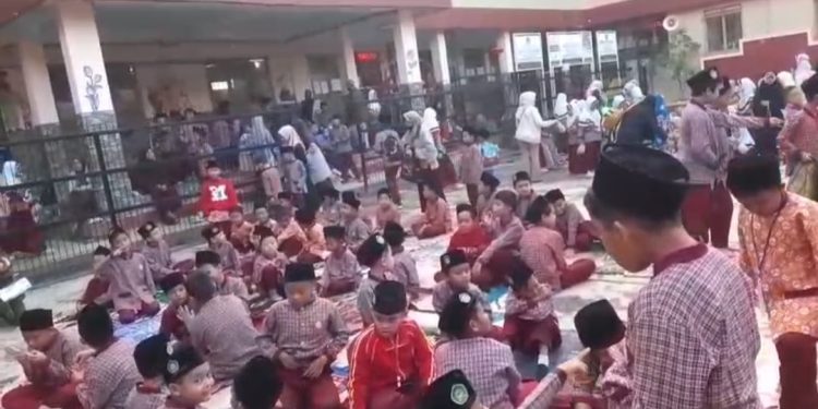 Aktivitas Rutin Jumat Dhuha Berjamaah di MI Baitussalam