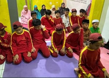 Rutin, Sholat Ashar Berjamaah di Tahfidz Al-Quran Fathiyyah Zahra